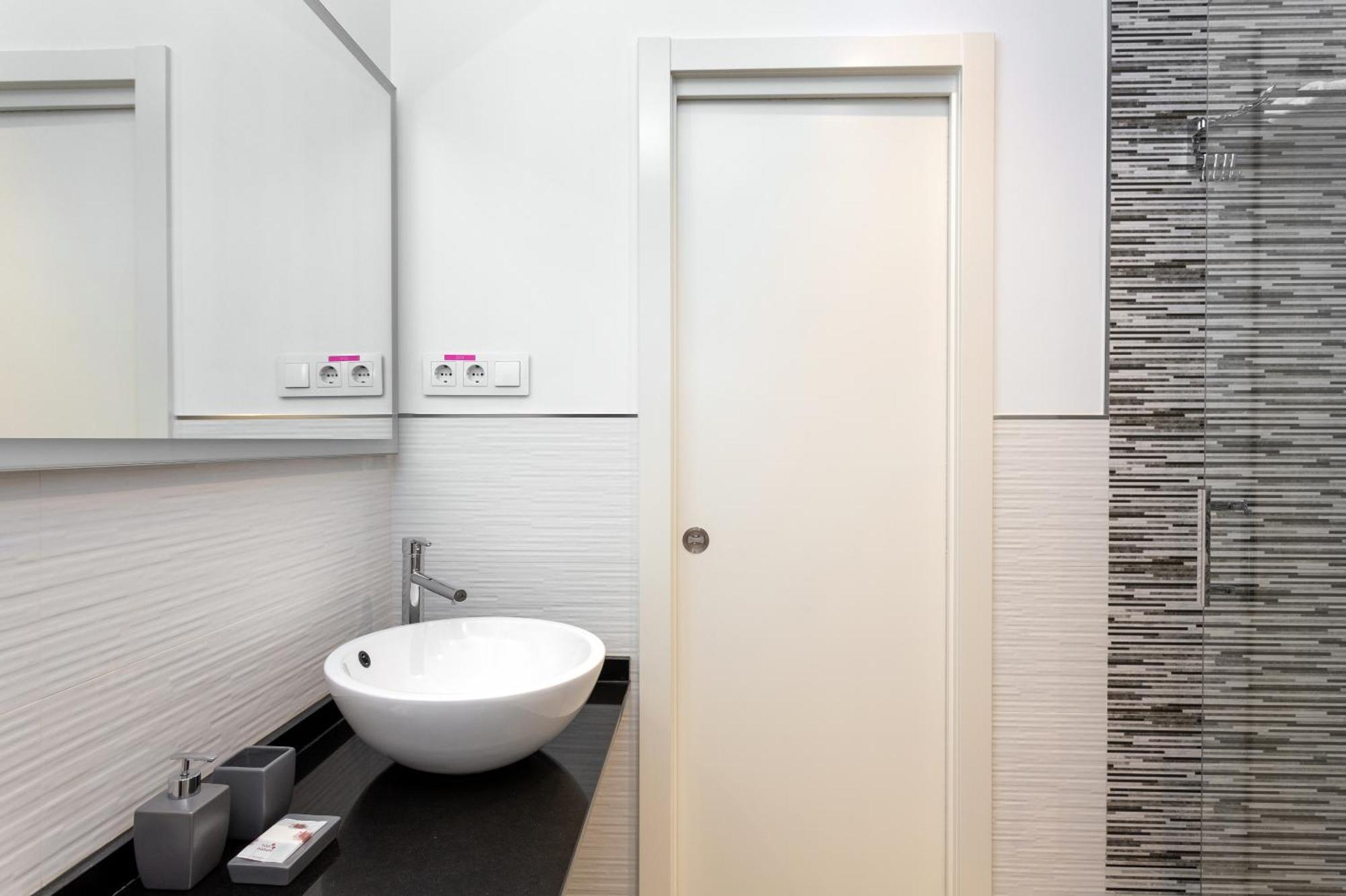 Alma Suites Мадрид Екстериор снимка